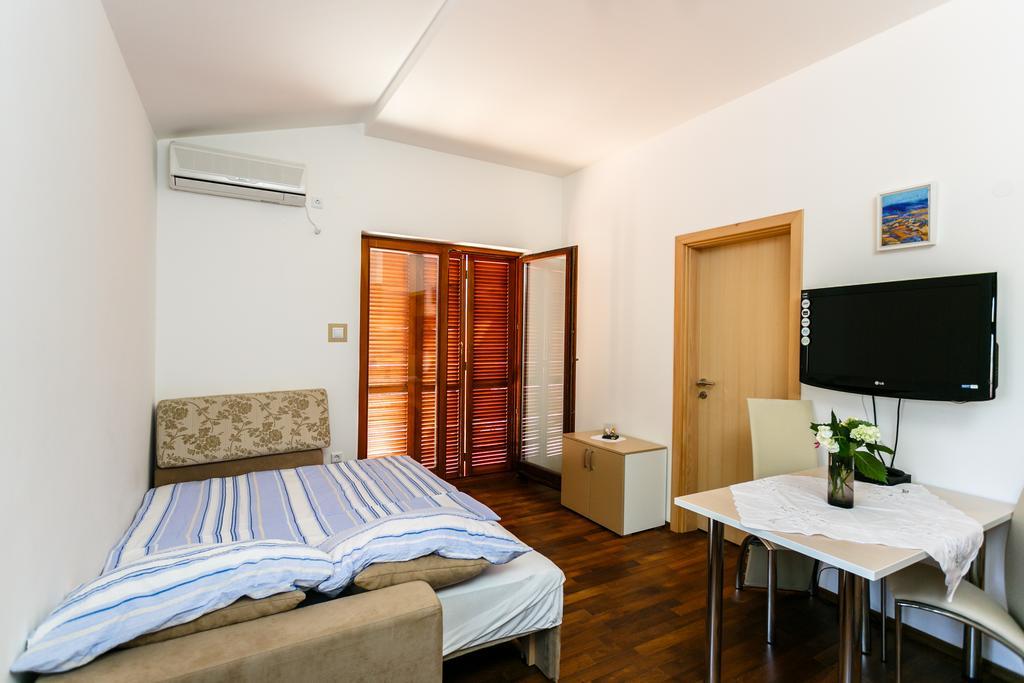Apartments Josip Pinezići الغرفة الصورة