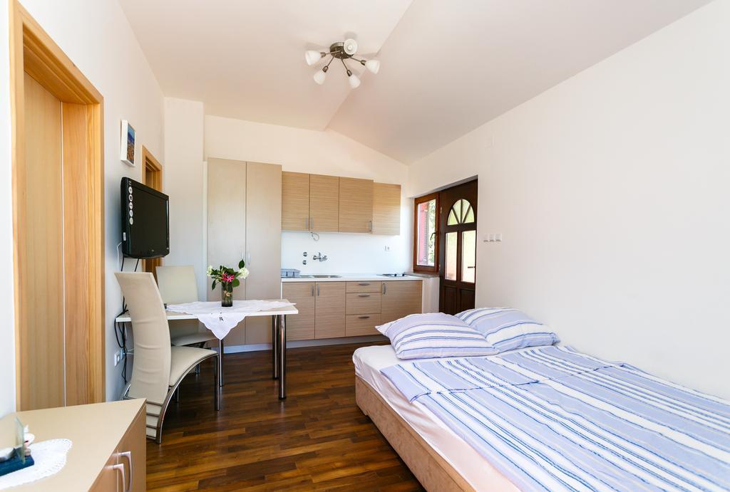 Apartments Josip Pinezići الغرفة الصورة